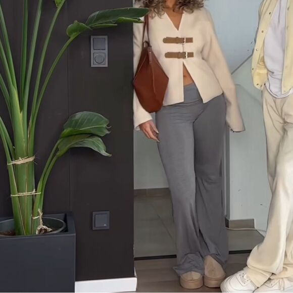 Tan UGG tazz slides - Picture 5 of 11